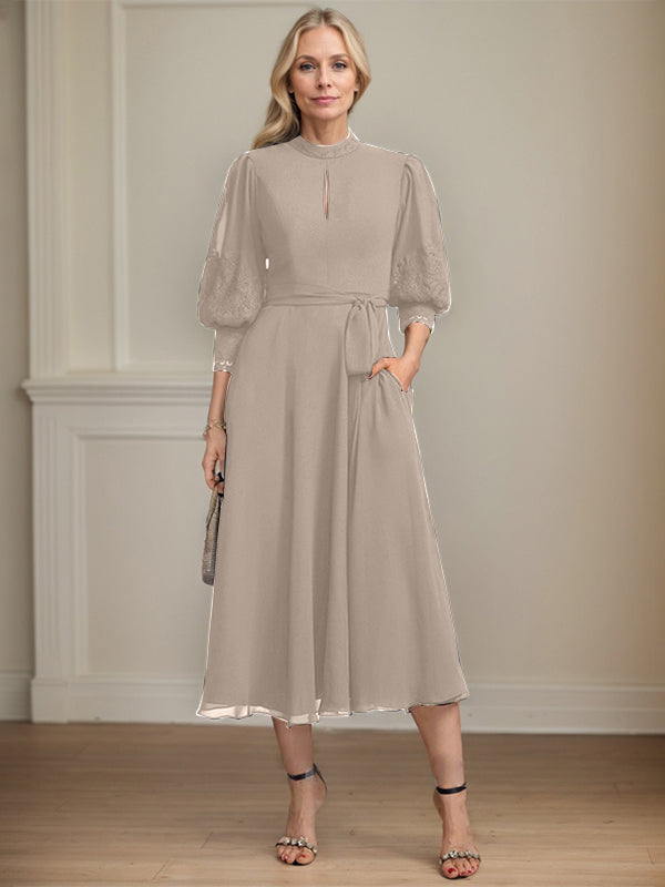 A-Linien Kleid mit hohem Kragen, tea-länge, Spitze und Chiffon, Brautmutterkleid mit Schleife