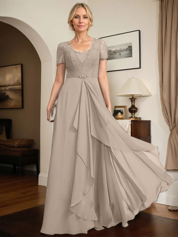 Robe mère de la mariée en mousseline et dentelle, ligne A, décolleté cœur, longueur au sol, avec perles et volants en cascade