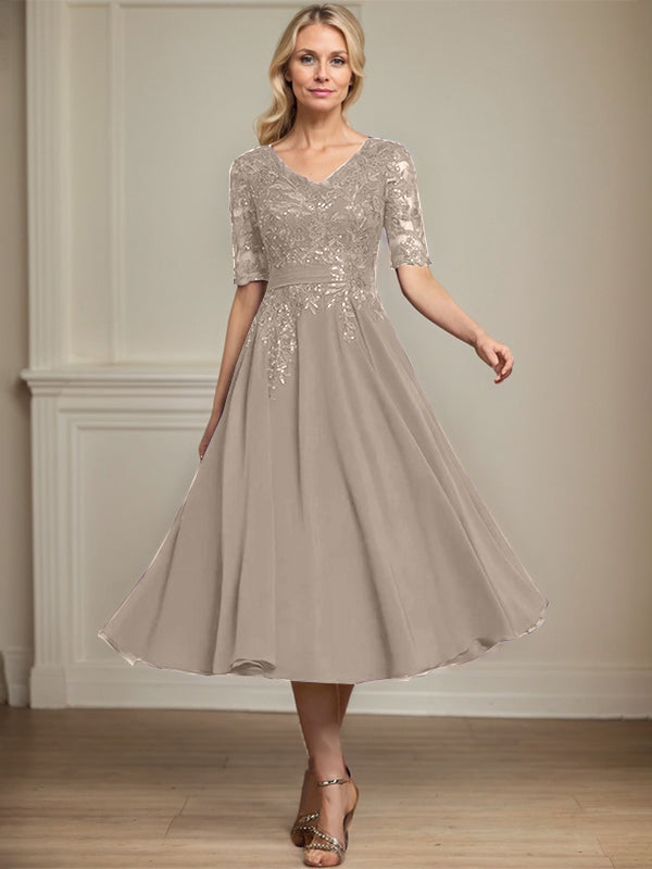 Robe de mère de la mariée en dentelle et chiffon longueur thé, ligne A, col en V avec sequins