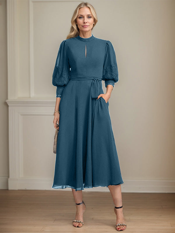 A-Linien Kleid mit hohem Kragen, tea-länge, Spitze und Chiffon, Brautmutterkleid mit Schleife