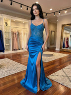 Türkisfarbenes Satin-Korsett-Abendkleid mit Spaghetti-Trägern und Schlitz