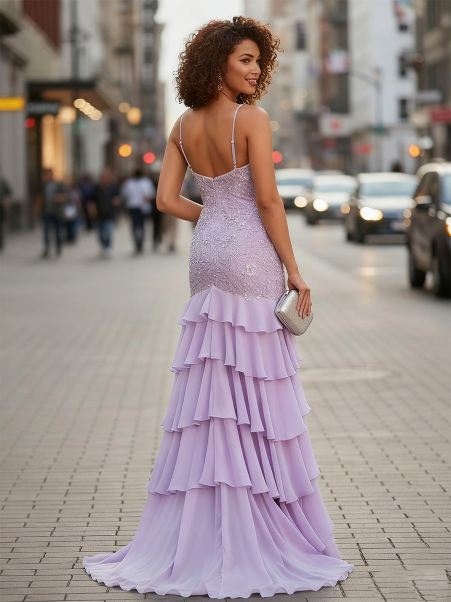 Vestido de baile de chiffon com decote em V, aplicações de renda e cauda varrida com fenda