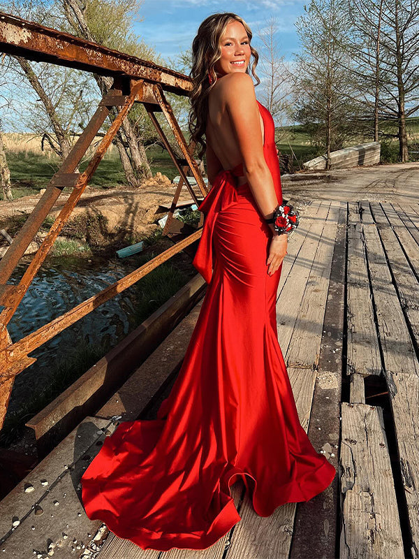 Robe de bal longue sirène bleu clair dos nu à col halter