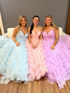 Vestido largo de graduación sin tirantes, de tul con volantes y estilo caprichoso