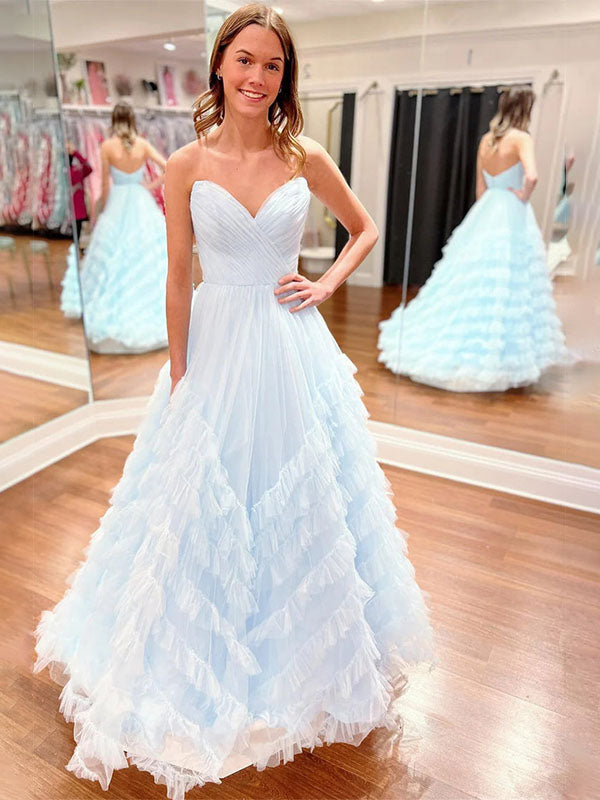 Vestido largo de graduación sin tirantes, de tul con volantes y estilo caprichoso