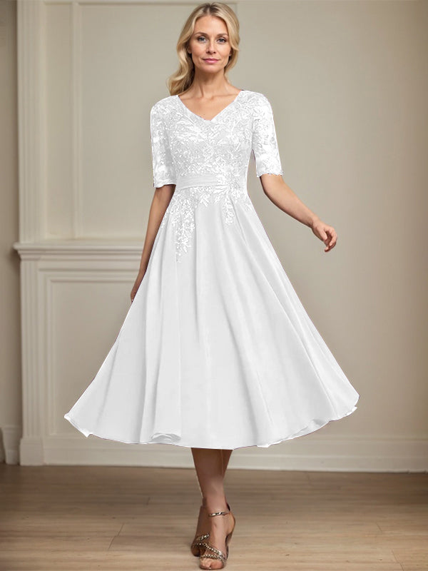 Robe de mère de la mariée en dentelle et chiffon longueur thé, ligne A, col en V avec sequins