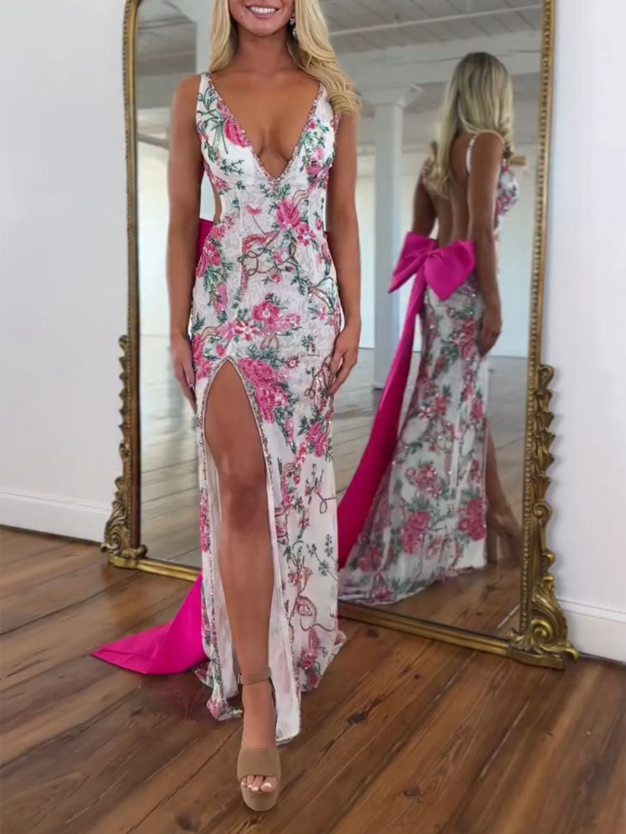 Weißes Abschlussballkleid mit floraler Stickerei, tiefem V-Ausschnitt und übergroßer Schleifen-Schleppe
