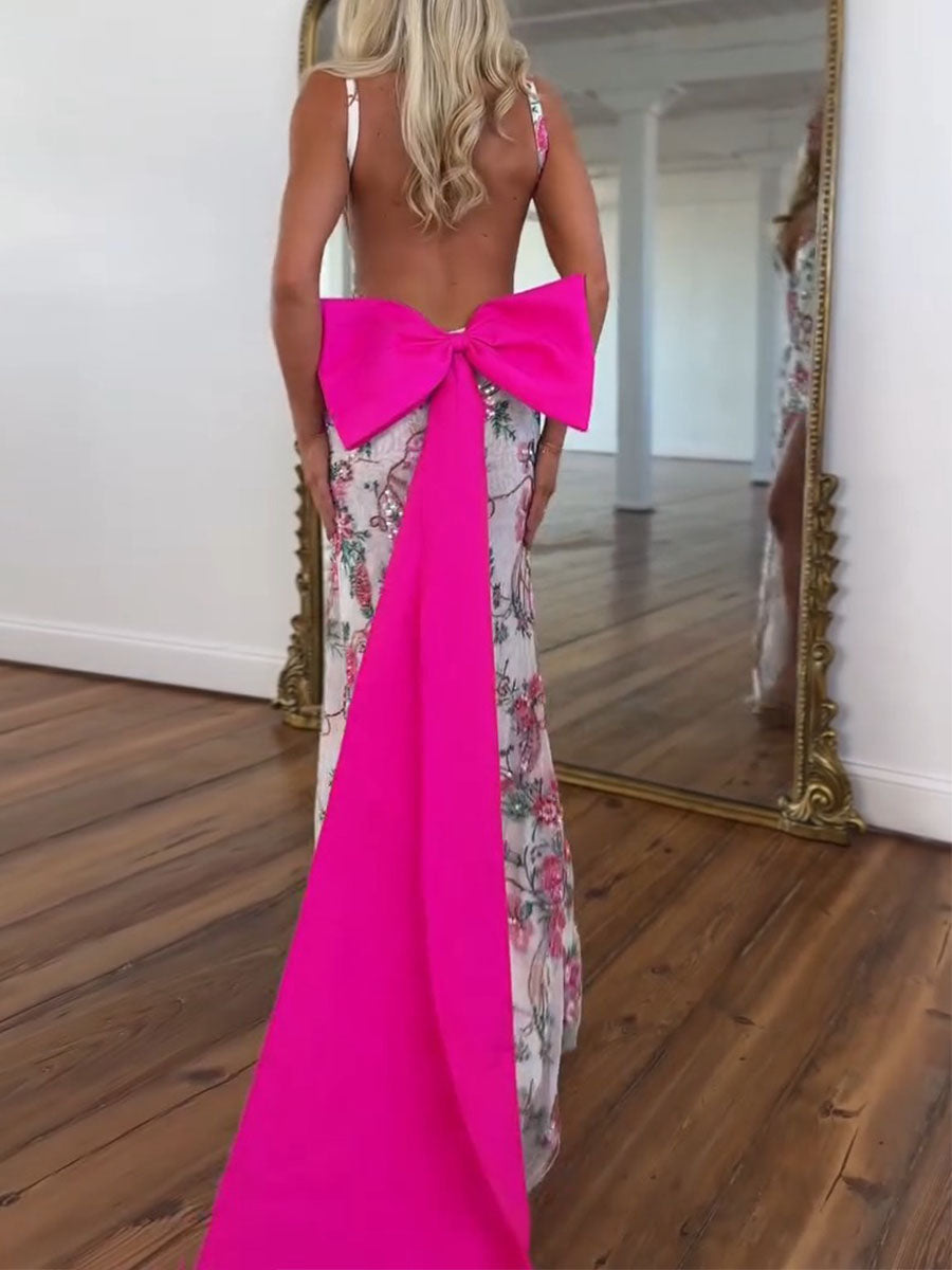 Weißes Abschlussballkleid mit floraler Stickerei, tiefem V-Ausschnitt und übergroßer Schleifen-Schleppe