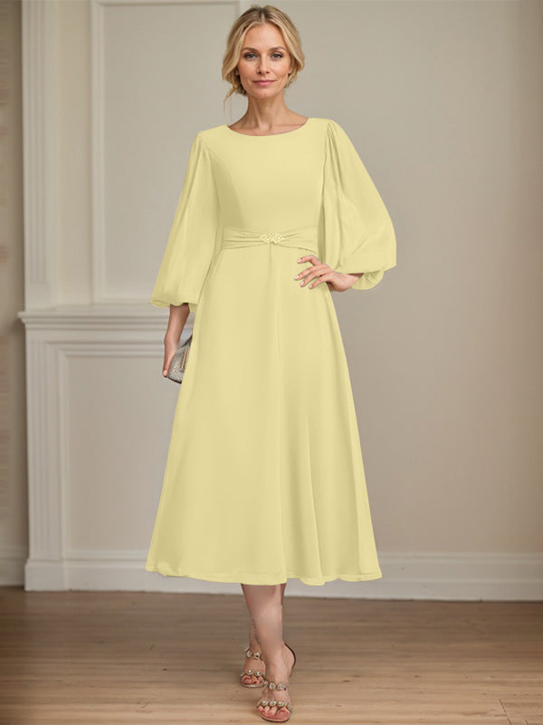 A-Linien Rundhals Tee-Länge Chiffon Kleid für die Brautmutter mit Kristallbrosche und Plissees
