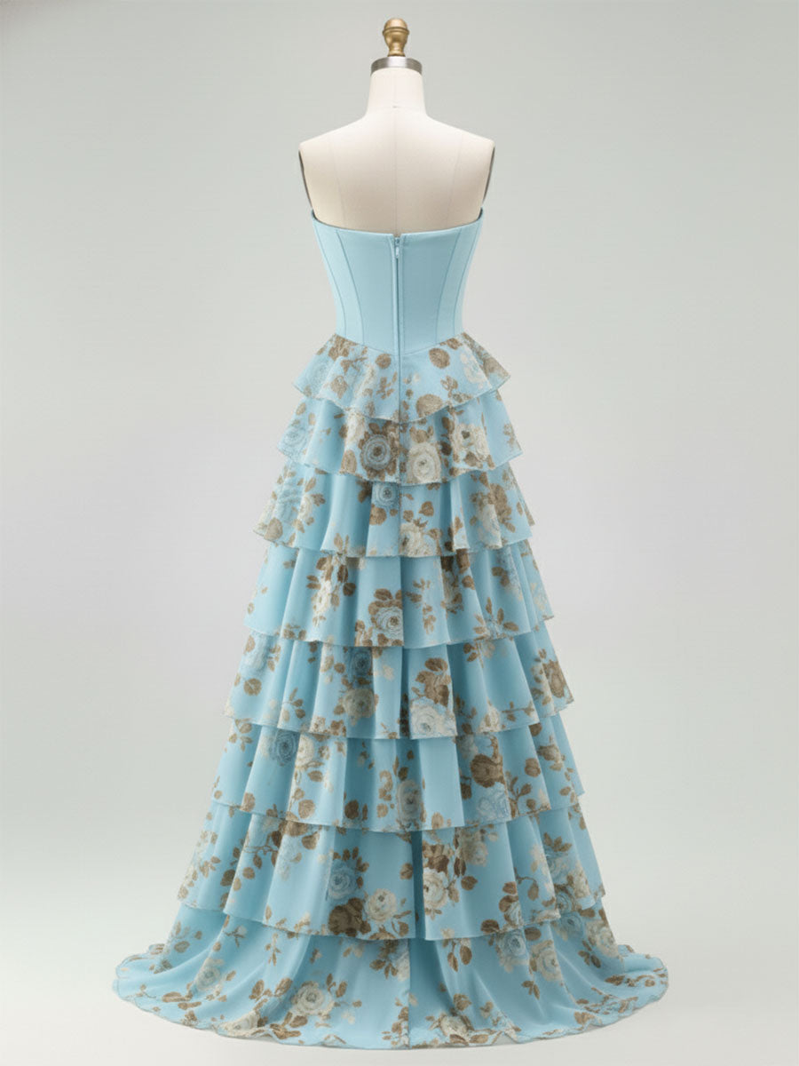 Vestido de baile com corpete, babados em camadas e estampa floral azul, tomara que caia