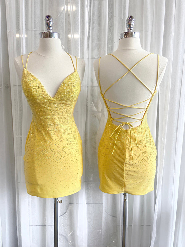 Robe courte de bal de fin d'année à bretelles spaghetti et col en V avec perles