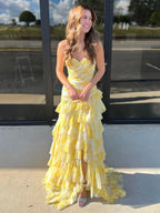 Robe de bal sirène jaune imprimée à volants et étages avec fente