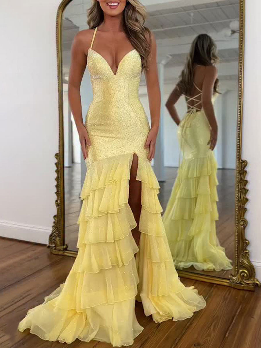 Vestido longo de baile amarelo sereia com babados em camadas e paetês brilhantes