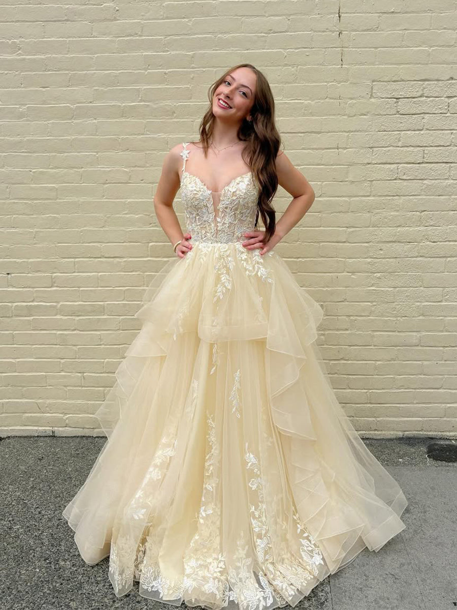 Vestido largo de graduación amarillo en línea A con tul en capas y encaje floral