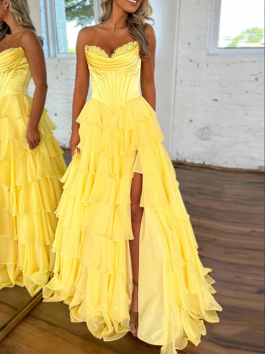 Gelbes A-Linien Trägerloses Satin Korsett Langes Ballkleid mit Rüschensaum