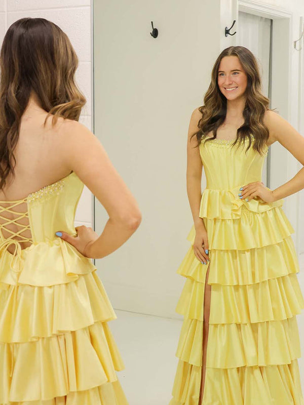 Vestido Longo de Baile Amarelo Linha A Tomara que Caia com Babados em Camadas e Fenda