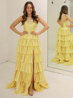 Vestido Longo de Baile Amarelo Linha A Tomara que Caia com Babados em Camadas e Fenda