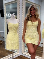 Robe courte moulante à bretelles spaghetti pour bal de promo avec appliques