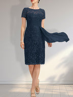 Vestido de madre de la novia hasta la rodilla estilo columna con escote ilusión redondo, encaje, gasa, volantes en cascada y lentejuelas