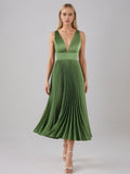 Olivgrünes A-Linien-Satin-Kleid mit V-Ausschnitt, ärmellos, tea-length