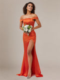 Robe longue de demoiselle d'honneur en satin sans manches à épaules dénudées, coupe fourreau/colonne