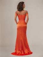 Robe longue de demoiselle d'honneur en satin sans manches à épaules dénudées, coupe fourreau/colonne