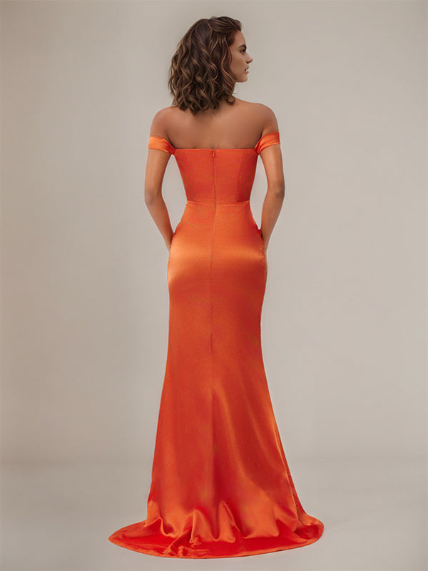 Robe longue de demoiselle d'honneur en satin sans manches à épaules dénudées, coupe fourreau/colonne