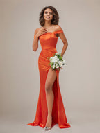 Robe longue de demoiselle d'honneur en satin sans manches à épaules dénudées, coupe fourreau/colonne