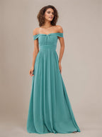 Vestido de dama de honra azul água em chiffon, modelo A-line, ombro a ombro, sem mangas e comprimento até o chão