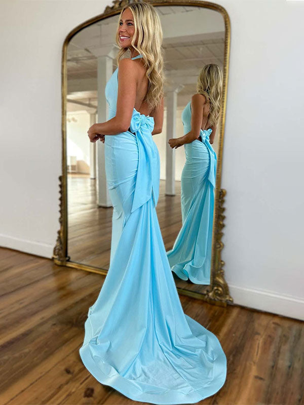 Robe de bal longue sirène bleu clair dos nu à col halter