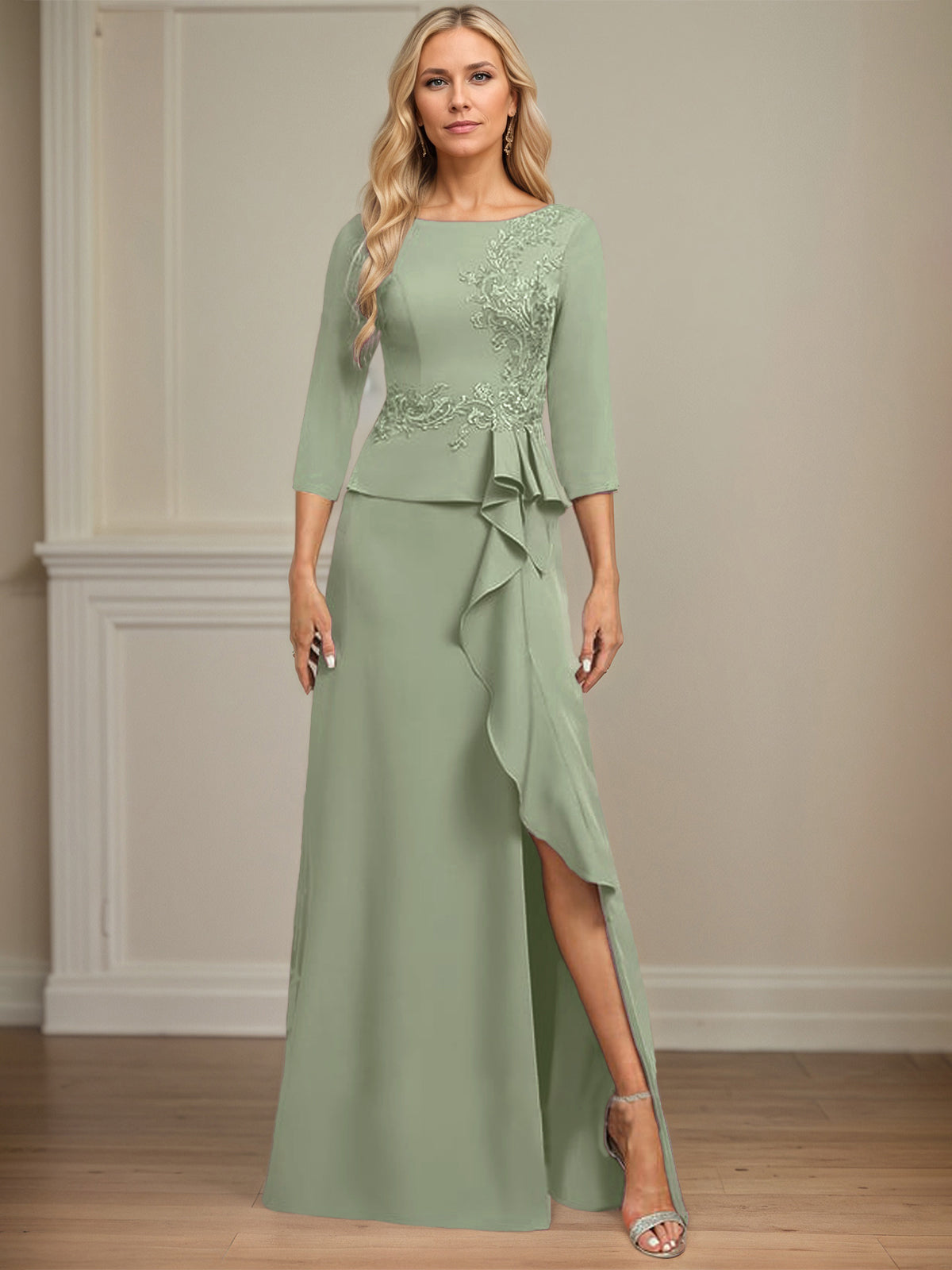 Eng anliegendes bodenlanges Kleid aus Stretch-Crêpe mit Rundhalsausschnitt, Säulenschnitt und kaskadierenden Rüschen-Applikationen