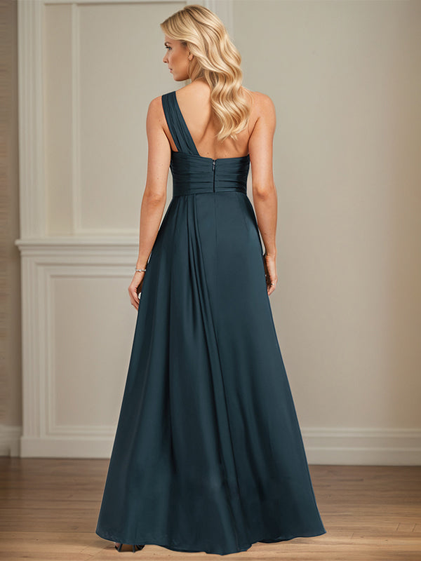 Robe longue demoiselle d'honneur en satin bleu marine foncé, ligne A, une épaule, avec volants