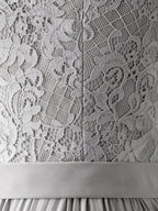 Silbernes A-Linien U-Ausschnitt bodenlanges Spitzen Chiffon Kleid mit Falten