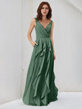 Abito lungo da damigella in chiffon eucalipto a linea A con scollo a V e senza maniche