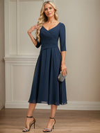 A-Linien V-Ausschnitt Tea-Length Chiffon Kleid der Brautmutter mit Falten