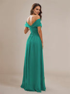 Vestidos de madrinha azul água em chiffon, modelo evasê, franzido, ombro a ombro, sem mangas e comprimento até o chão
