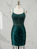 V-Neck Emerald Satin Side-Ruched Mini Homecoming Dresses with Lace Bodice