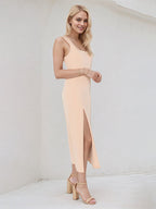 Pfirsichrosa Stretch-Crêpe-Kleid mit quadratischem Ausschnitt, ärmellos, tea-length und hohem Schlitz