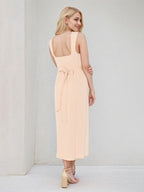 Pfirsichrosa Stretch-Crêpe-Kleid mit quadratischem Ausschnitt, ärmellos, tea-length und hohem Schlitz