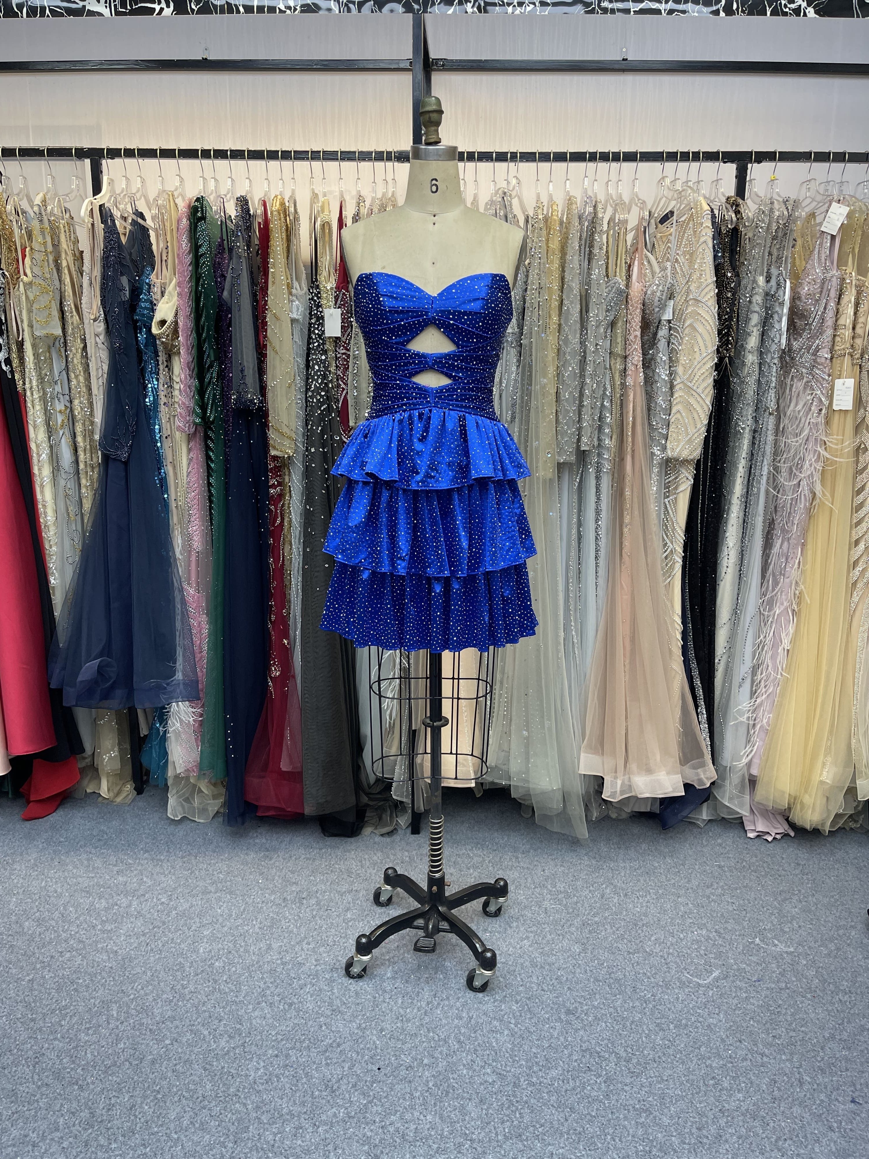 A-Linie Trägerloses Herz-Ausschnitt Satin Abschlussballkleid mit Schlüsselloch