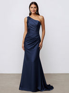 Vestido formal largo satinado azul marino estilo sirena con un solo hombro