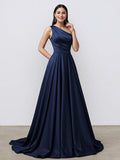 Robe de soirée longue en satin bleu marine, coupe trapèze, une épaule, avec poche