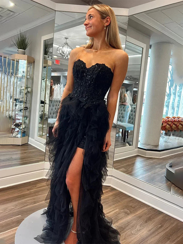 Vestido línea A de tul negro sin tirantes, con volantes en capas y apliques para graduación