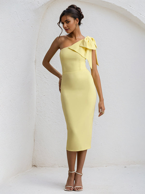 Abito tea length giallo in chiffon monospalla con fiocco