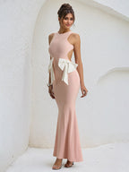 Abito da festa formale rosa in chiffon con taglio e schiena scoperta, lunghezza fino a terra, con fiocchi