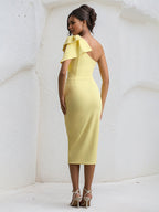Abito tea length giallo in chiffon monospalla con fiocco