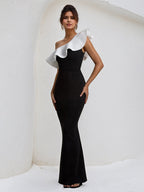Schwarz-Weißes Ein-Schulter bodenlanges Kleid mit Volants, formelles Party-Kleid