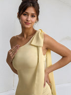 Vestito formale lungo da festa in raso giallo con una spalla e fiocco
