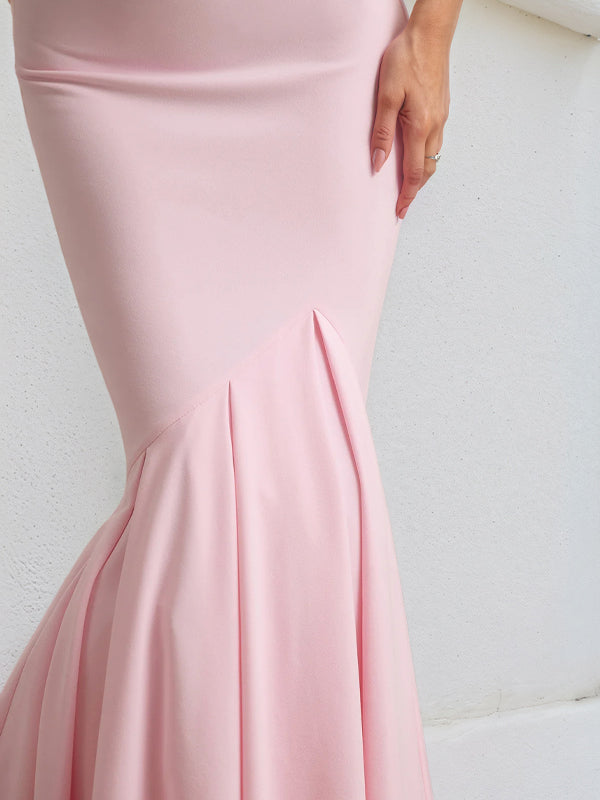 Abito sirena rosa in chiffon plissettato, senza spalline e lungo fino a terra
