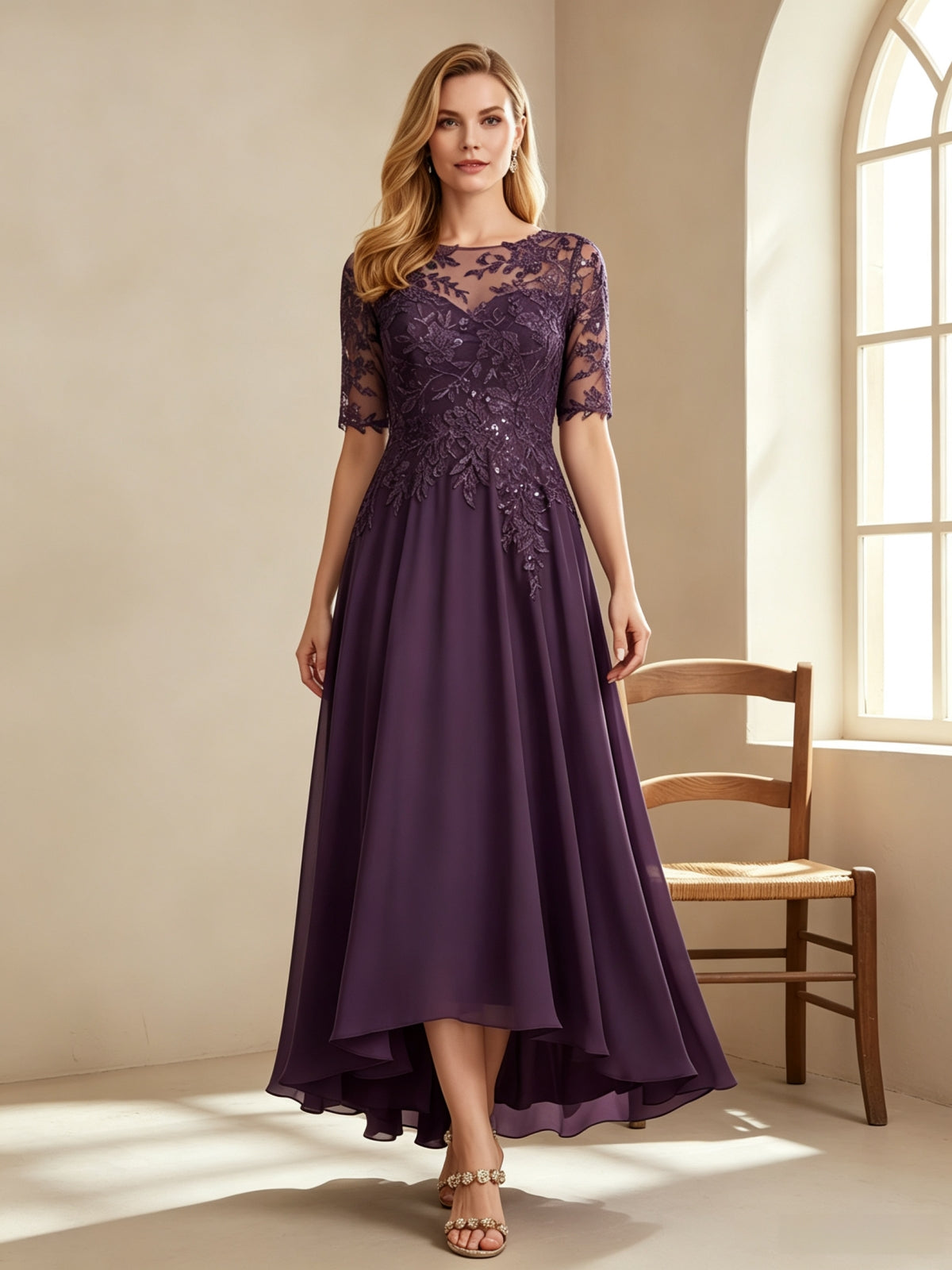Vestido de noite elegante com mangas meia-lua bordadas em renda e saia assimétrica